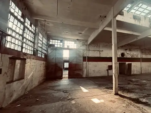 Galpón de 2139 m2 cubiertos en VENTA y ALQUILER - Mataderos