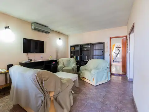 Venta Casa 3 Amb c/ cochera- Moreno- APTO CREDITO- ACEPTA PERMUTA