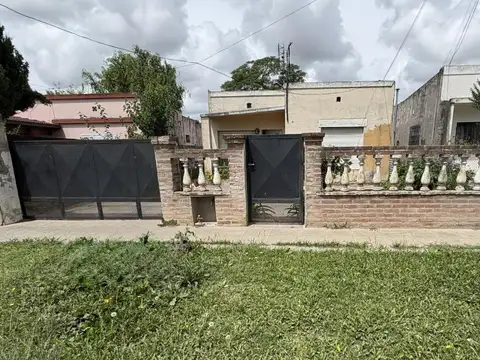 Se vende una casa llena de encanto y pontencial, ubicada en Empalme Lobos
