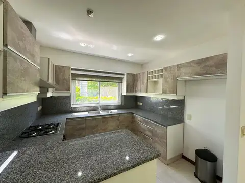 Casa en Venta con 5 cocheras