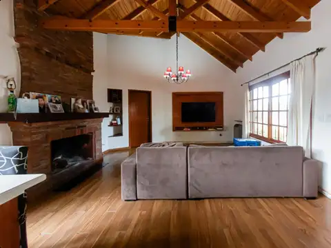 Casa 5 ambientes con 4 baños