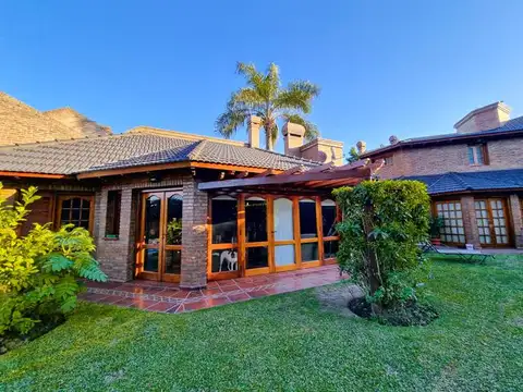 Casa en Venta con 2 cocheras