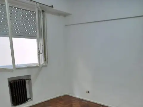 Depto lateral de 2 ambientes muy luminoso