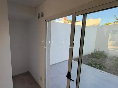 Depto Tipo Casa en Venta con 1 cocheras