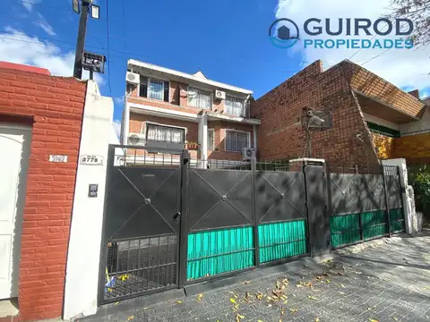 BAJO DE PRECIO - CASA 4 AMBIENTES, PLAYROOM, TERRAZA IMPECABLE ESTADO