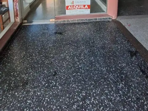 Alquilo para uso comercial local en pleno centro