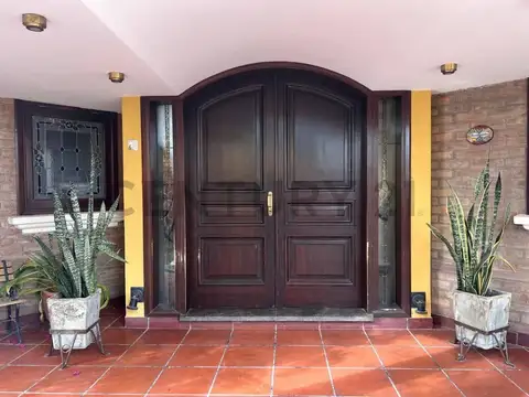 PASAJE MONSEÑOR ALVAREZ 400, Piso 0