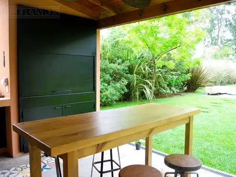 Casa 6 ambientes con 2 baños