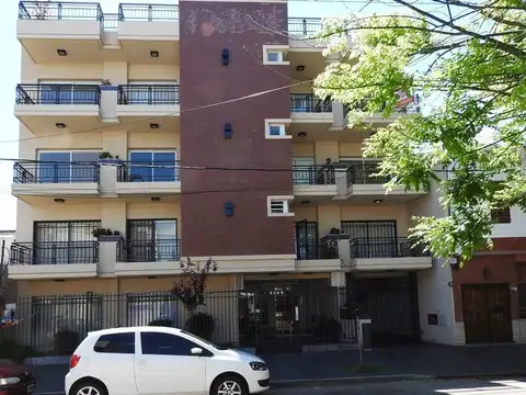 APTO CRÉDITO - EXCELENTE 2 AMBIENTES EN PLANTA BAJA CON 2 PATIOS