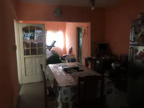 Casa 4 ambientes con 1 baño