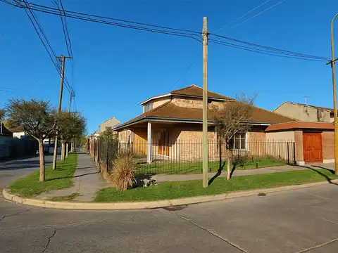VENTA CASA 3AMBIENTES PARQUE PISCINA QUILMES OESTE