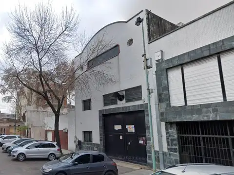 Quilmes e/ Del Tigre y Andrés Ferreyra