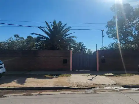 Casa 5 Amb. c/ amplia Pileta - 249 m² Edif en 1215 m² de lote - San Sebastian