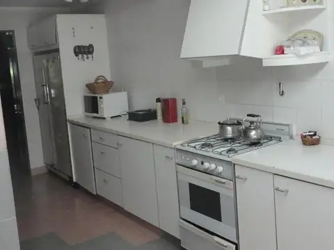 Casa 5 ambientes con 4 baños