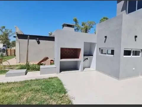 Casa 4 ambientes con 3 baños