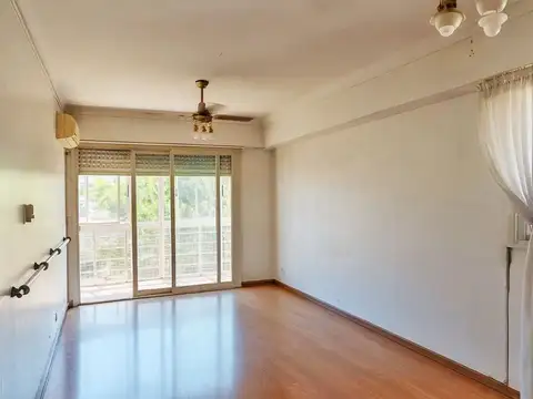 Depto. 4 ambientes con cochera Villa del Parque