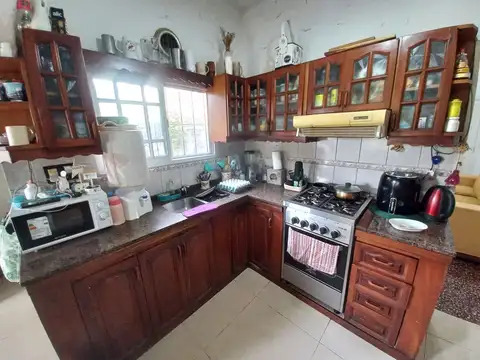 Casa 3 dormitorios con amplio jardín