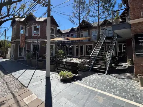 Alquiler comercial- Juan Elorza al 2000, casi esquina Ruta N°9-  Local 11 Paseo del Pinar.