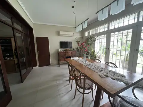 Casa 5 ambientes con 3 baños