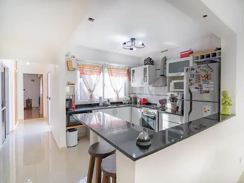 Casa 5 ambientes con 3 baños