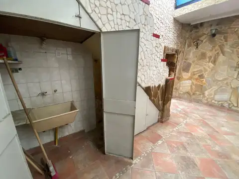 Depto Tipo Casa 7 ambientes con 2 baños