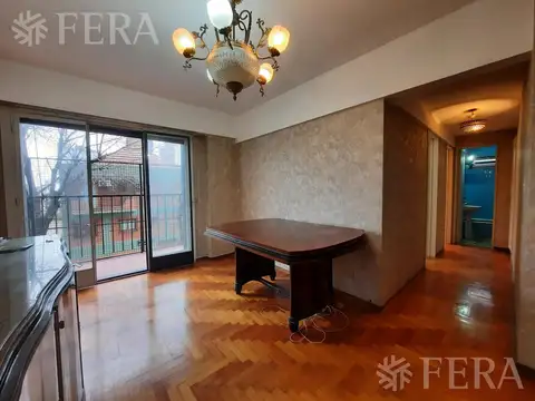 Venta departamento 3 ambientes con balcón en Flores