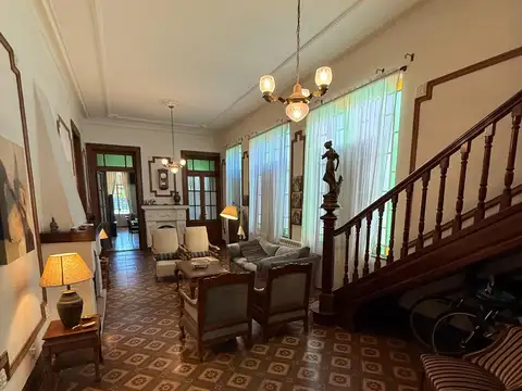 CASA CENTRICA - CORTE CLASICO - IMPECABLE ESTADO -