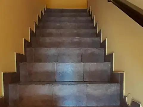 J.L.SUAREZ. DEPARTAMENTO CON QUINCHO PARRILLA