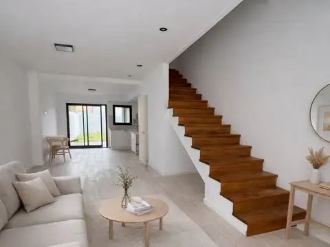 VENTA TRIPLEX A ESTRENAR 5amb V. ADELINA