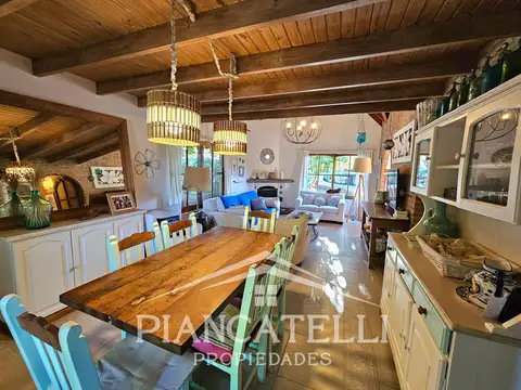 Casa en Venta con 2 cocheras