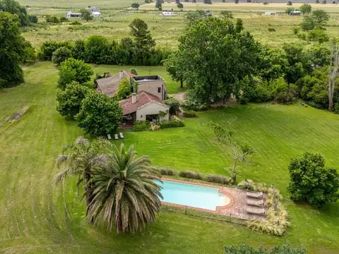 CASA DE CAMPO EN CHACRAS DEL MOLINO.