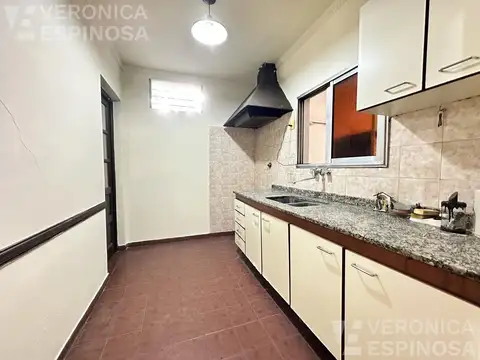 Casa con local en venta en Moron Sur