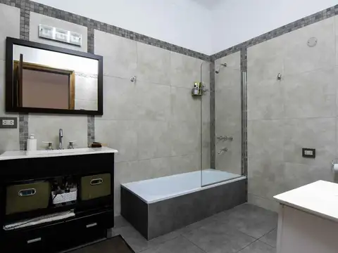 Casa 7 ambientes con 4 baños
