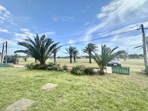 Casa 8 ambientes con 3 baños