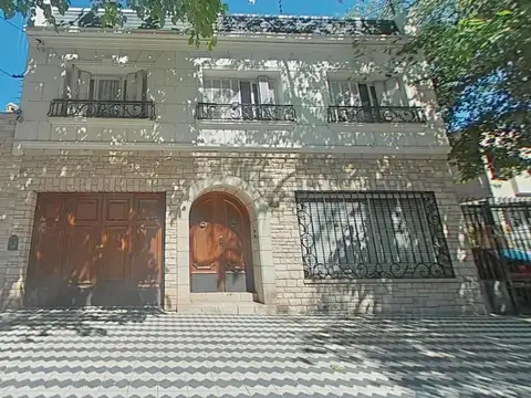 CASA DE CATEGORÍA EN VENTA 5TA SECCIÓN CUATRO DORMITORIOS CON TOUR VIRTUAL