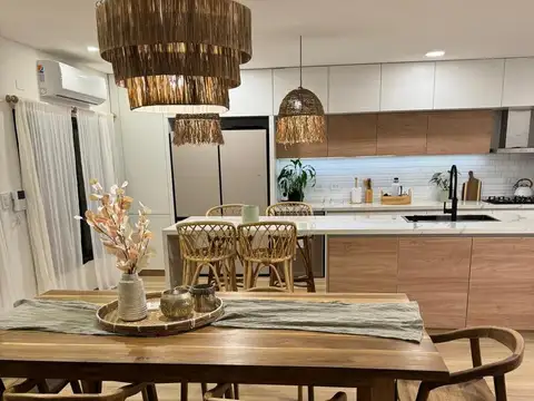 Casa en Alquiler con 1 cochera