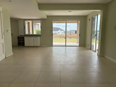 Casa en Alquiler de 3 dormitorios