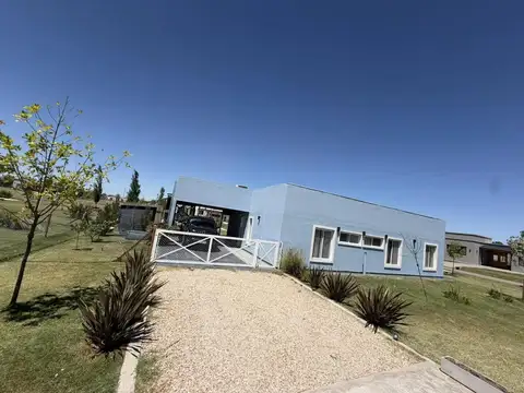 Casa en venta - 3 Dormitorios 4 Baños - San Vicente