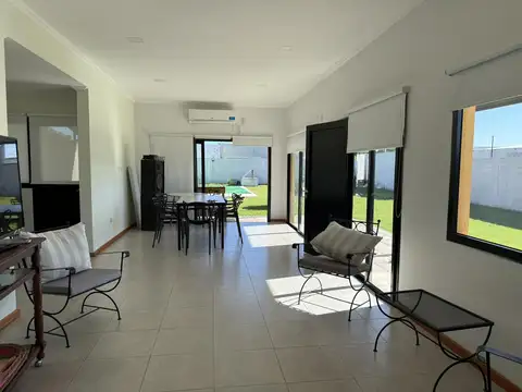 Casa 2 ambientes con 1 baño