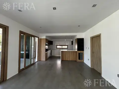 Venta de Casa 4 ambientes con piscina en Greenville Polo and Resort