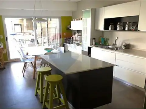 VENTA CASA RECICLADA 3 DORM PISCINA - OLIVOS