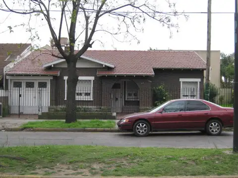 EN UNA MUY BUENA UBICACIÓN, MUY BUEN CHALET DE 150 M2 EDIFICADOS EN UNA PLANTA, SOBRE TERRENO DE 460,75 M2