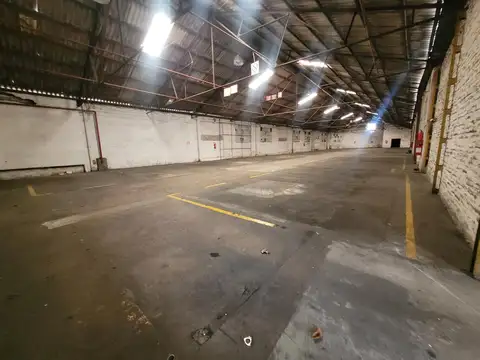 Venta de planta Industrial de 6.966 m2 cubiertos en Morón