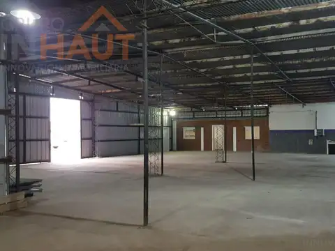 Venta de Galpón + oficina en Fernandez Oro