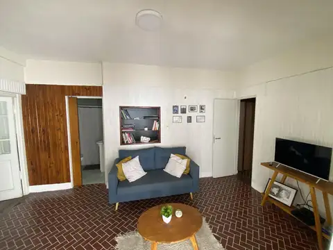 Casa tipo PH al frente en alquiler Muñiz