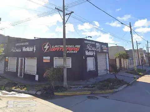 Galpón comercial con oficina y departamento en venta en Necochea