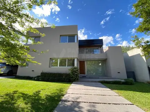 &quot;Espectacular Casa en Venta – Barrio El Carmencito, Hudson&quot;