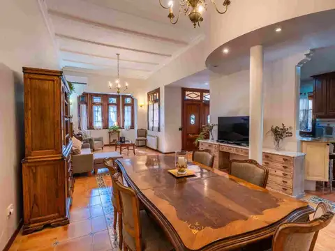 VENTA CASA DE ESTILO INGLES EN BANFIELD EXCLUSIVA