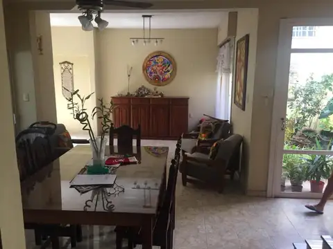 Casa 6 ambientes con 4 baños