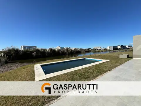 Casa 5 ambientes con 4 baños